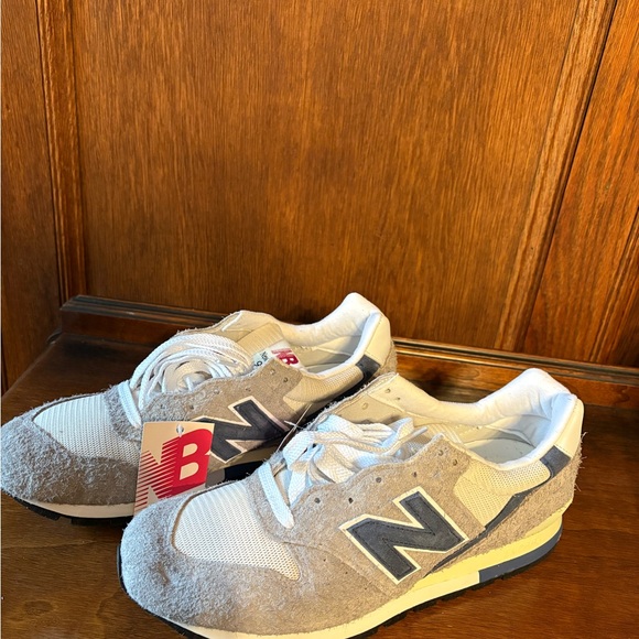 New Balance Men’s Sneakers, gray & white, brand new in box - Picture 2 of 7